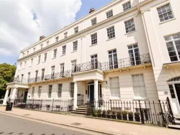 Rental! 2 BA 2 bedroom apartment for rent in The Parade, Leami.