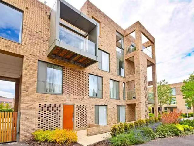 Deal! 2 BA 2 bedroom apartment for rent in Whittle Avenue, Tru.