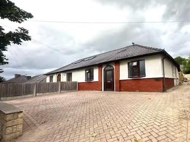 Charming 2 BA 2 bedroom bungalow for rent in Barkerhouse Road.