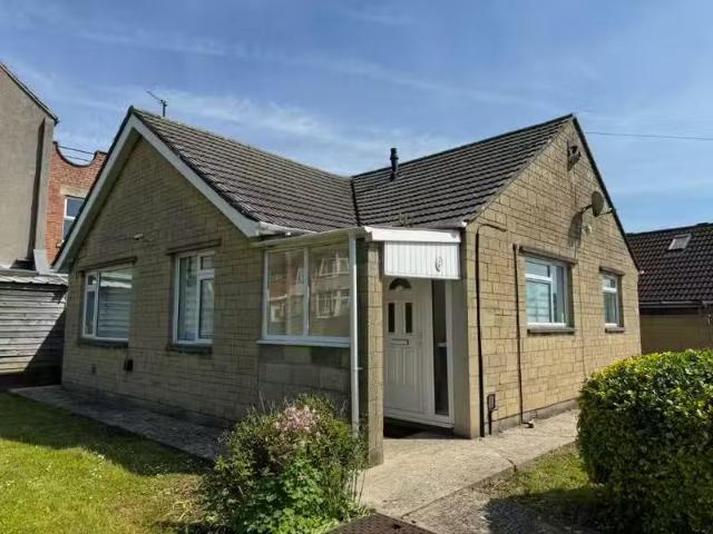 New 2 BA 2 bedroom detached bungalow for rent in Delamere Road.