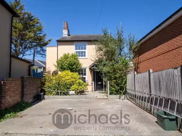 Charming 2 BA 2 bedroom detached house for rent in Greenstead.