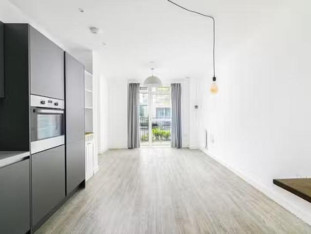 New 2 BA 2 bedroom flat for rent in Thunderer Street, London.