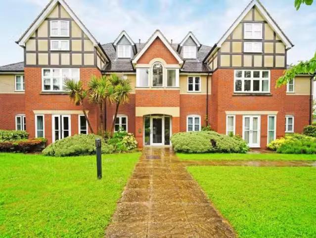 Rental! 2 BA 2 bedroom flat for rent in Widney Road, Knowle, S.