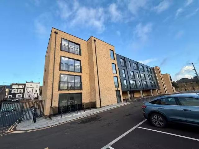For Rent! 2 BA 2 bedroom flat for rent in Emin Court, Margate.