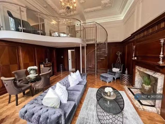 Rental! 2 BA 2 bedroom flat for rent in Mount Stuart Square, C.