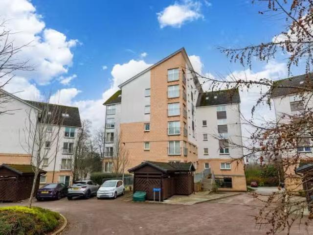 Cozy 2 BA 2 bedroom flat for rent in Shaw Crescent, Aberdeen.