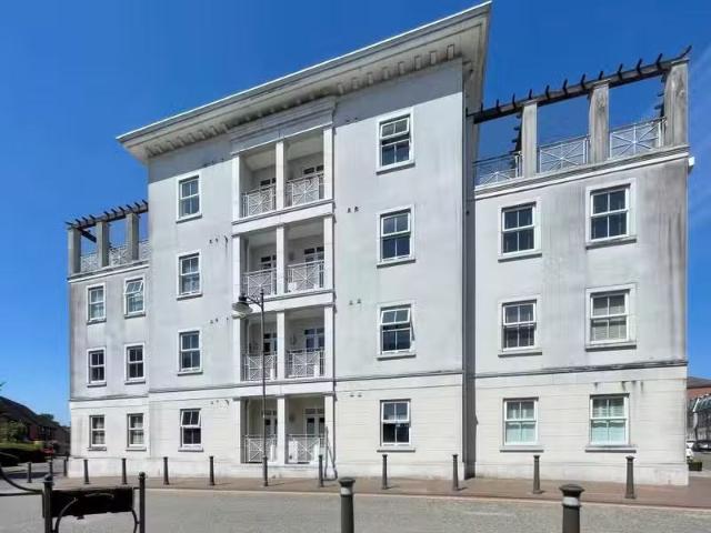 For Rent! 2 BA 2 bedroom flat for rent in South Terrace, Main.