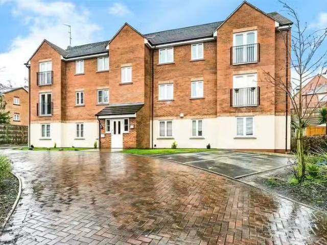 Deal! 2 BA 2 bedroom flat for rent in Summerton Road, Oldbury.