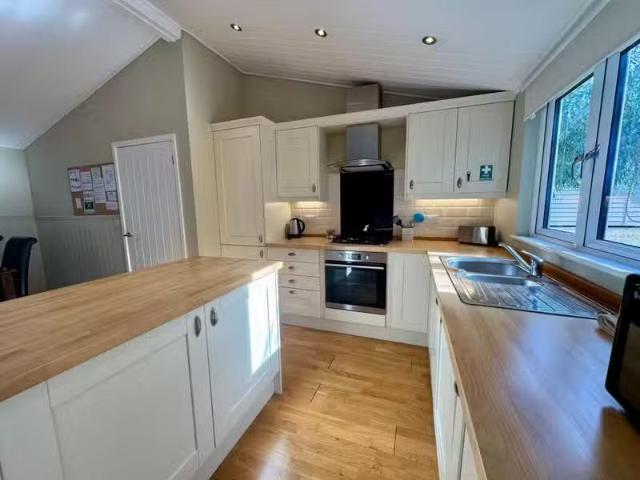 Rental! 2 BA 2 bedroom lodge for rent in Golden Cross, Golden.