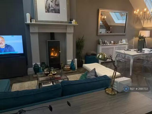 New 2 BA 2 bedroom terraced house for rent in Station Road, Ha.