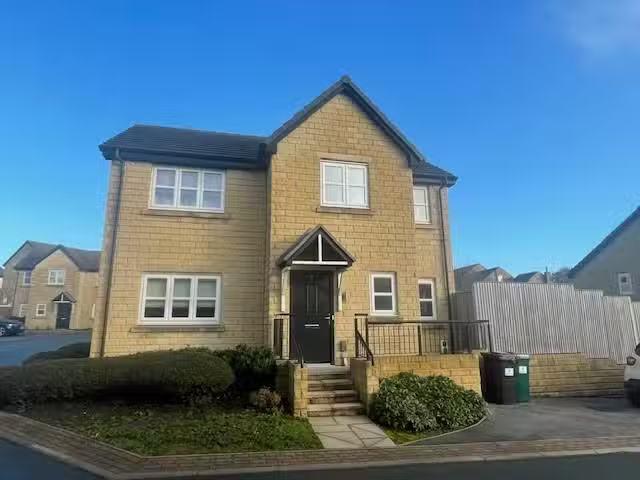 Unique 2 BA 3 bedroom detached house for rent in Valley Meadow.