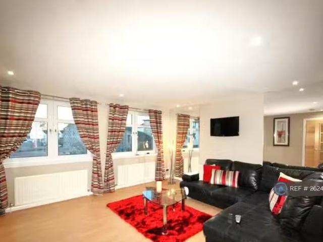 Deal! 2 BA 3 bedroom flat for rent in Grandholm Crescent, Aber.