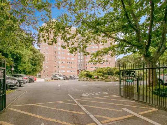 Rental! 2 BA 3 bedroom flat for rent in Manor Road, Bournemout.