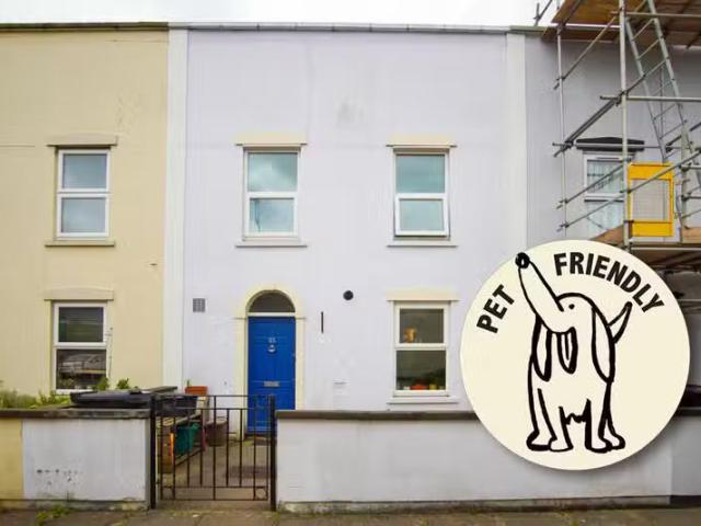 Cheap 2 BA 3 bedroom house for rent in Armoury Square, Easton.
