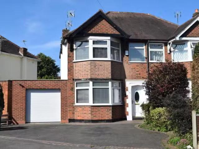 Nice 2 BA 3 bedroom semi detached house for rent in 57 St Nico.