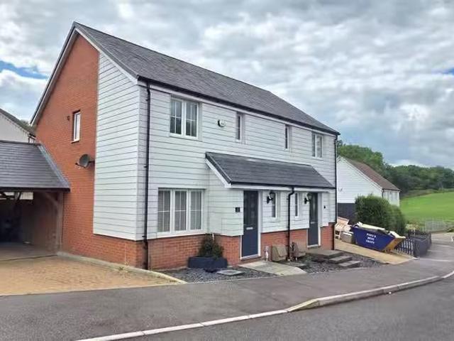 Rental! 2 BA 3 bedroom semi detached house for rent in Wood Sa.