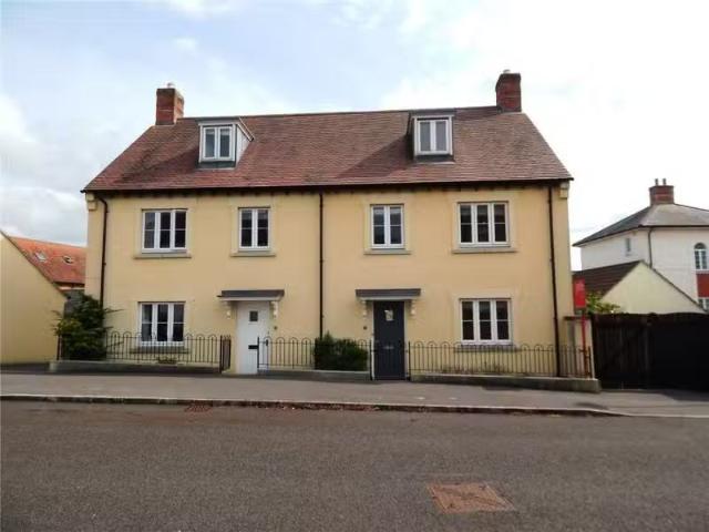 For Rent! 2 BA 3 bedroom semi detached house for rent in Bede.