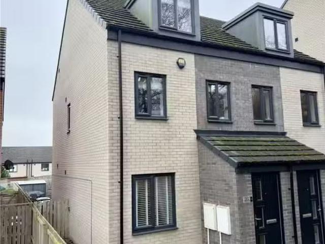 Deal! 2 BA 3 bedroom semi detached house for rent in Straughan.