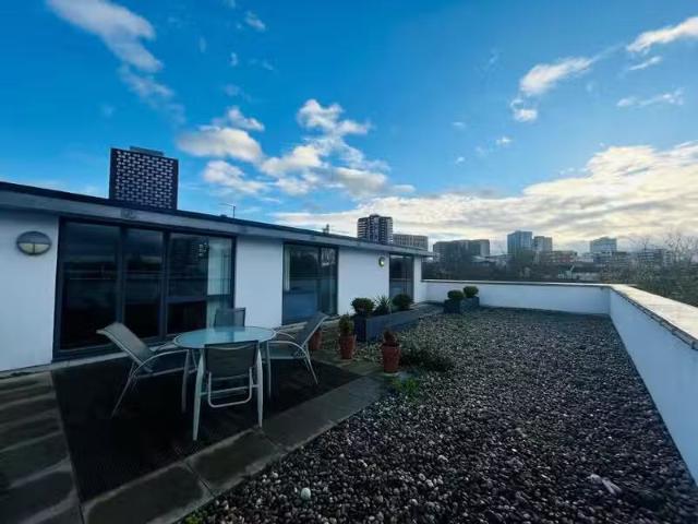 Rental! 2 BA 3 bedroom penthouse for rent in Ryland Street, Bi.