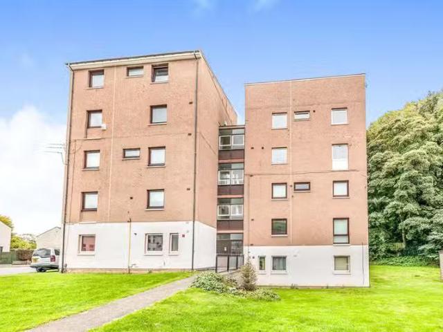 Cozy 2 bedroom maisonette for rent in Anton Drive, Broughty Fe.