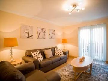 Just in! 2 bedroom mews property for rent in Lime Street, Carl.