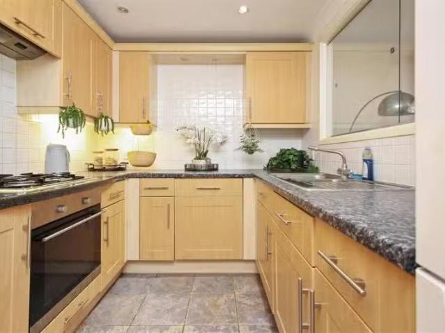 Charming 2 bedroom apartment for rent in The Spires, Canterbur.