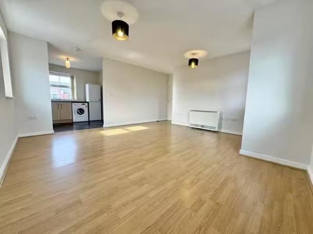 New 2 bedroom apartment for rent in Trostrey Road, Kings Norto.