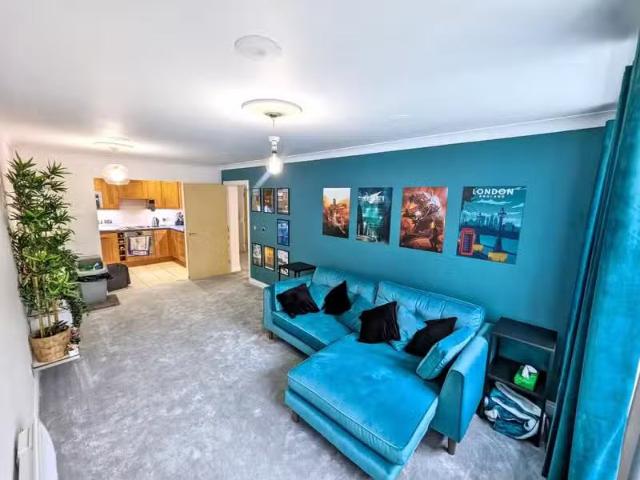 Cozy 2 bedroom apartment for rent in Albany Gardens, Colcheste.