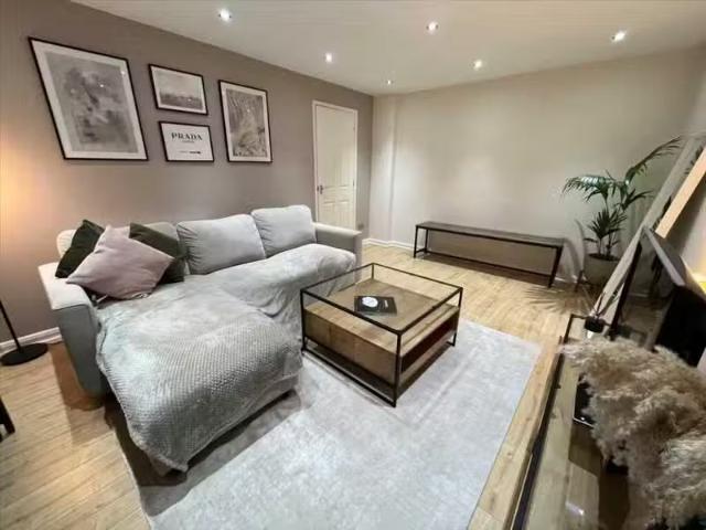 Cheap 2 bedroom apartment for rent in Aldershaws, Solihull, B90