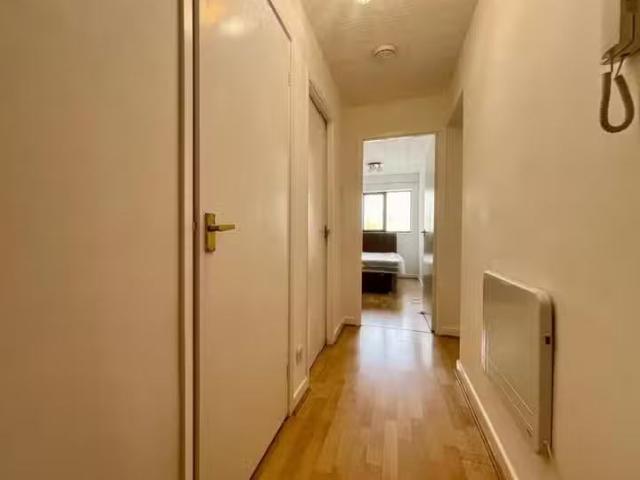 Charming 2 bedroom apartment for rent in Kings Court, Bridge S.