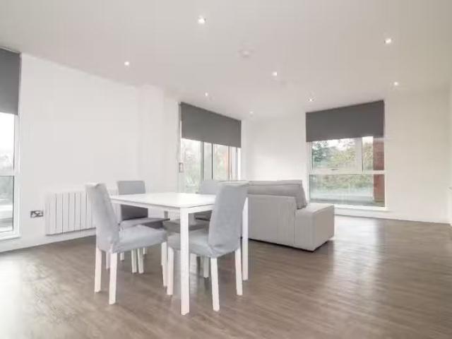 For Rent! 2 bedroom apartment for rent in Lichfield Road, Sutt.