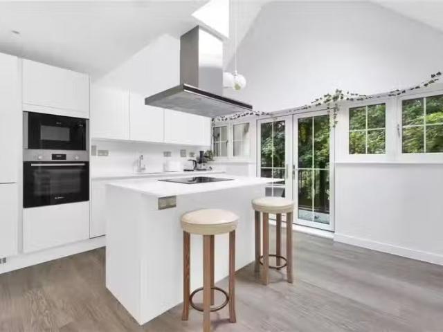 For Rent! 2 bedroom apartment for rent in Riddlesdown Road, Pu.