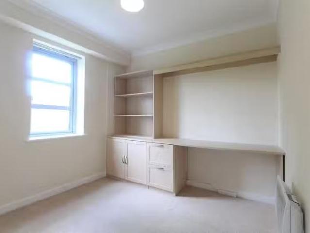 For Rent! 2 bedroom apartment for rent in Rotary Way, North St.