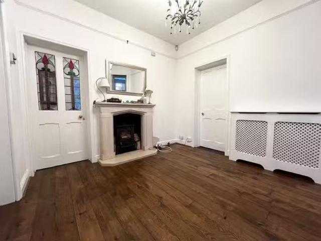 Charming 2 bedroom detached house for rent in Moulsham Street.
