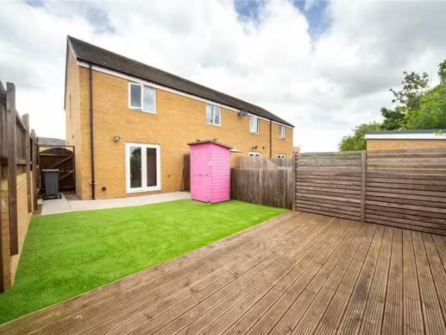 Cozy 2 bedroom end of terrace house for rent in Eastside Quart.
