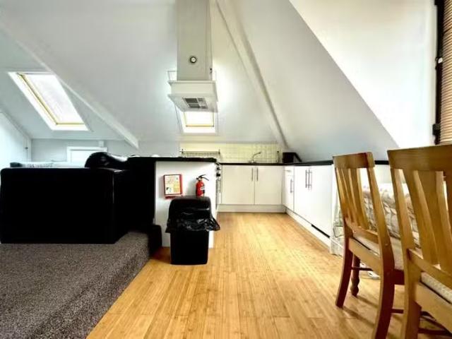 For Rent! 2 bedroom flat for rent in Cyncoed Road, Cyncoed, CF23