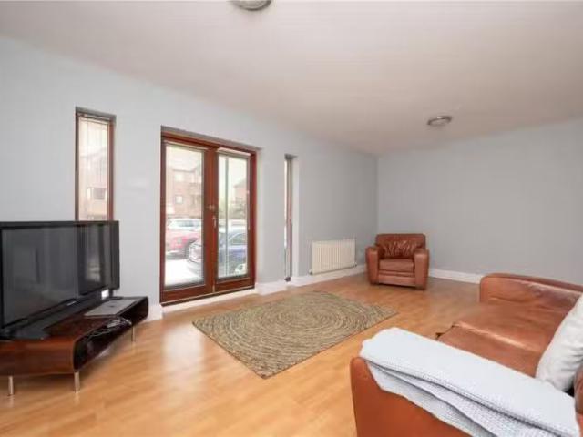 Cozy 2 bedroom flat for rent in Ashtree Court, Granville Road.