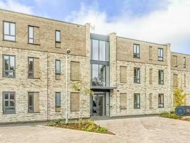 Charming 2 bedroom flat for rent in Green Close, Brookmans Par.