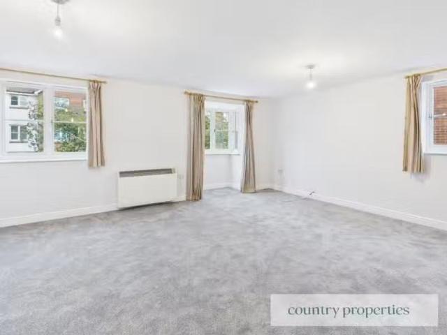 For Rent! 2 bedroom flat for rent in Layton Street, Welwyn Gar.