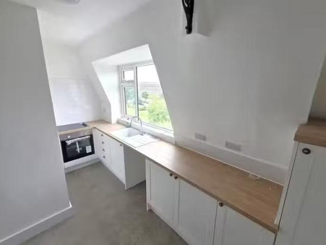 Cozy 2 bedroom flat for rent in Samuel Plimsol House, Augusta.