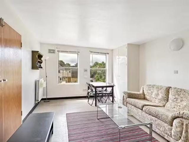 For Rent! 2 bedroom flat for rent in The Old Mill, Long Road.