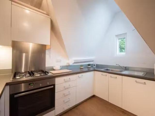 Cheap 2 bedroom flat for rent in The Galleries, Brentwood, Esi.
