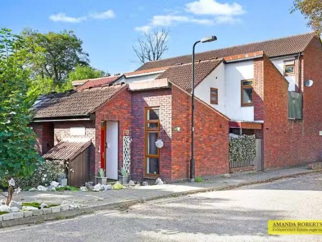 Deal! 2 bedroom flat for rent in The Ridgeway, London, E4