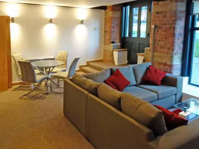 For Rent! 2 bedroom flat for rent in Victoria Mills, Salts Mil.