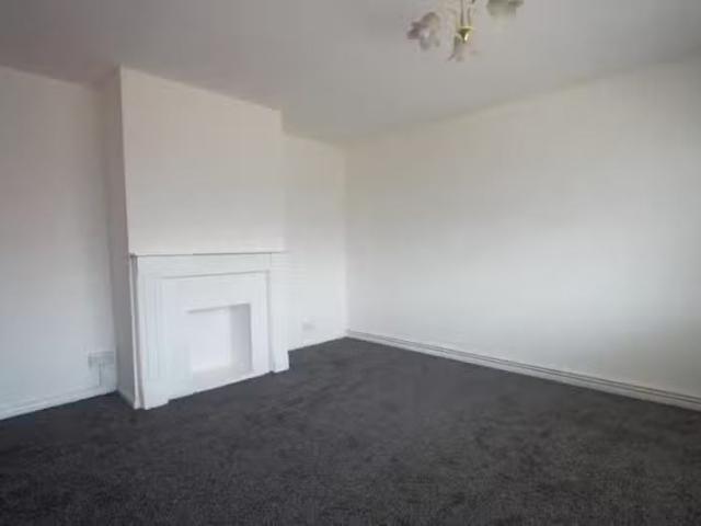 Charming 2 bedroom ground floor flat for rent in Bevan Rise, T.