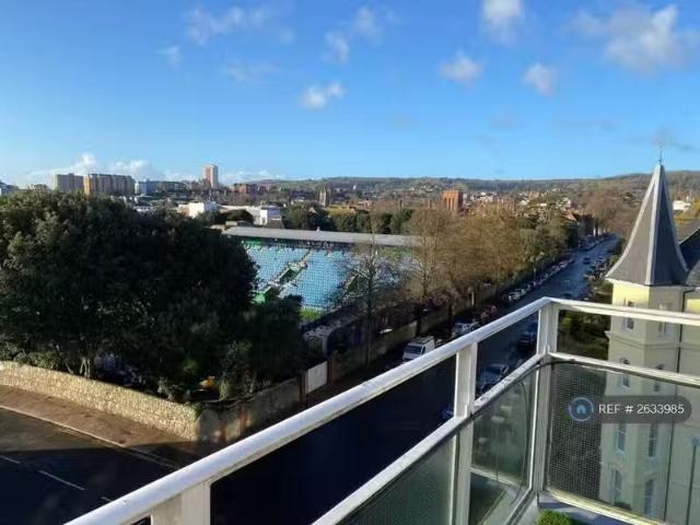 Charming 2 bedroom penthouse for rent in Park Lodge, Eastbourn.