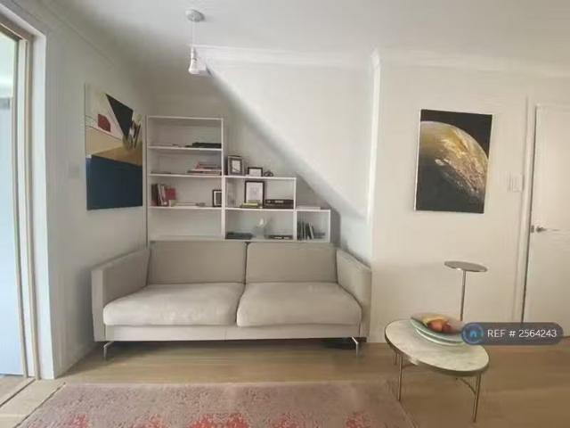 Nice 2 bedroom semi detached house for rent in Grange Close No.