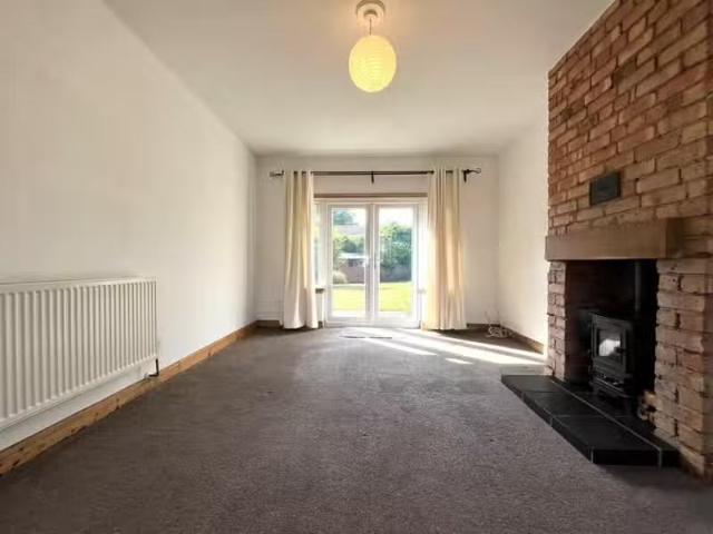Rental! 2 bedroom semi detached house for rent in Lugtrout Lan.