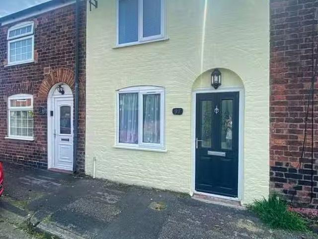 Charming 2 bedroom terraced house for rent in Mond Street, Nor.