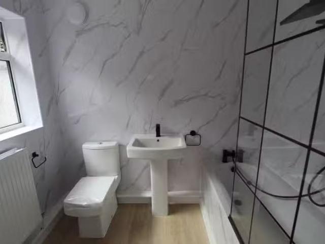 Cozy 2 bedroom terraced house for rent in Brynglas Street, Pen.